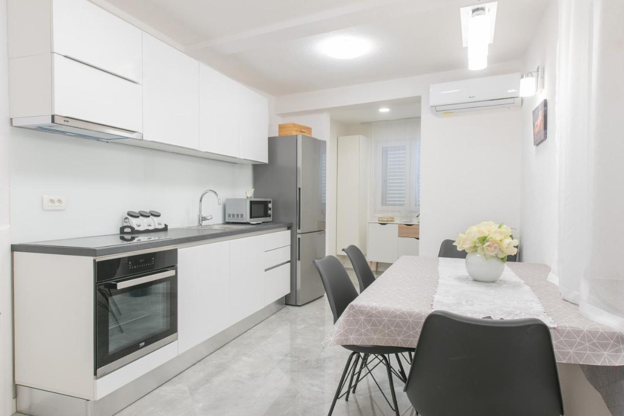Apartment Mara Kastela