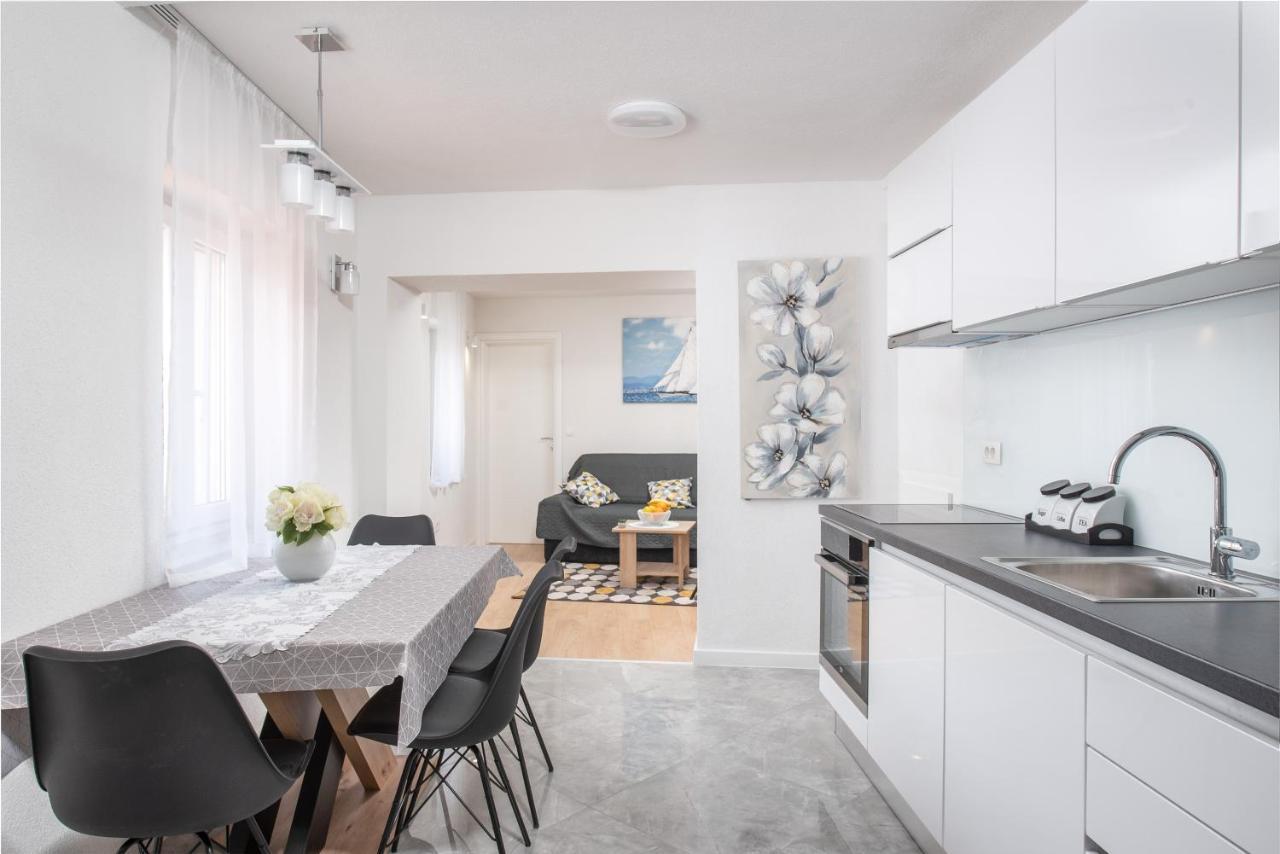 Apartment Mara Kastela